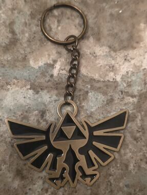 2012 Nintendo Legend of Zelda gold tone triforce logo keychain